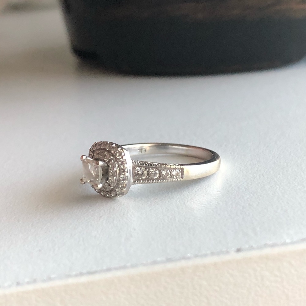 KAY ENGAGEMENT RING - Picture 3 of 6